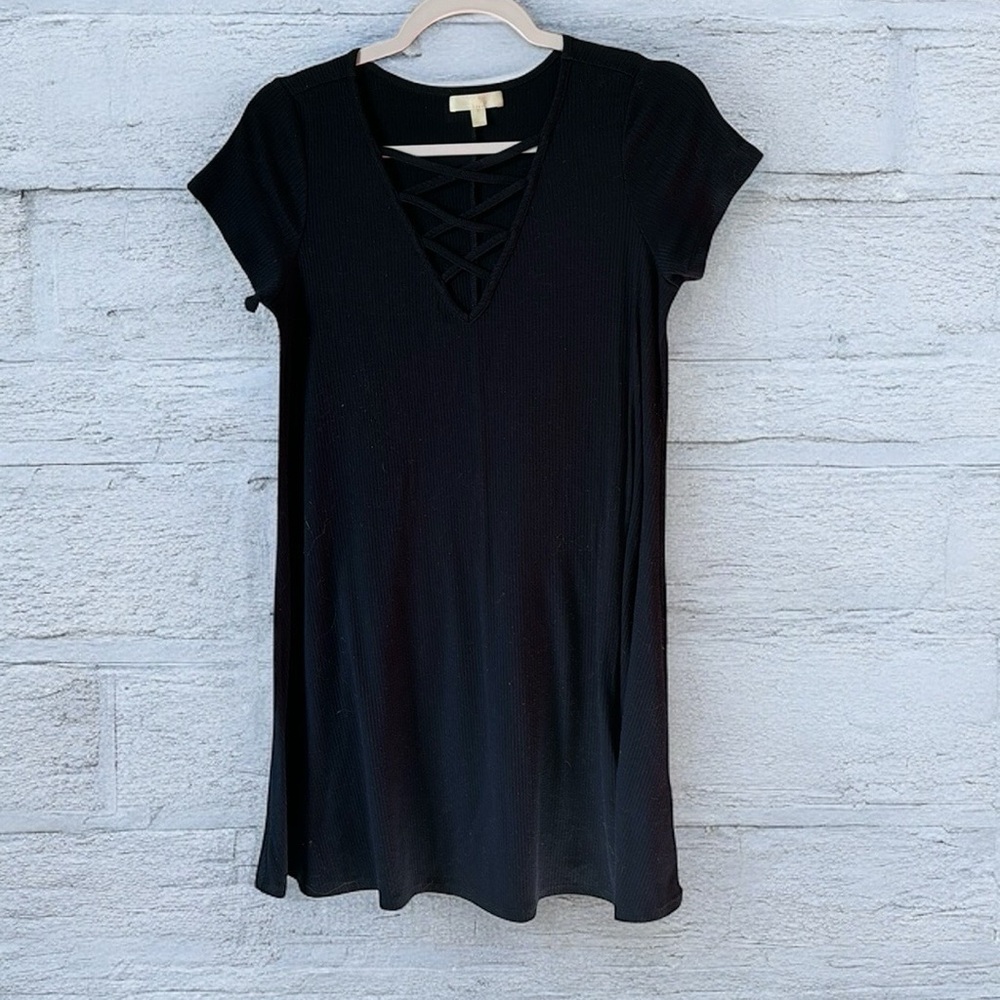 Black short sleeve shirt or short dress,short sleeve no readable tags